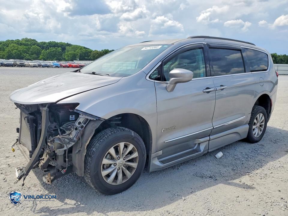 2017 CHRYSLER PACIFICA TOURING L – Lot 54713366 auction photo