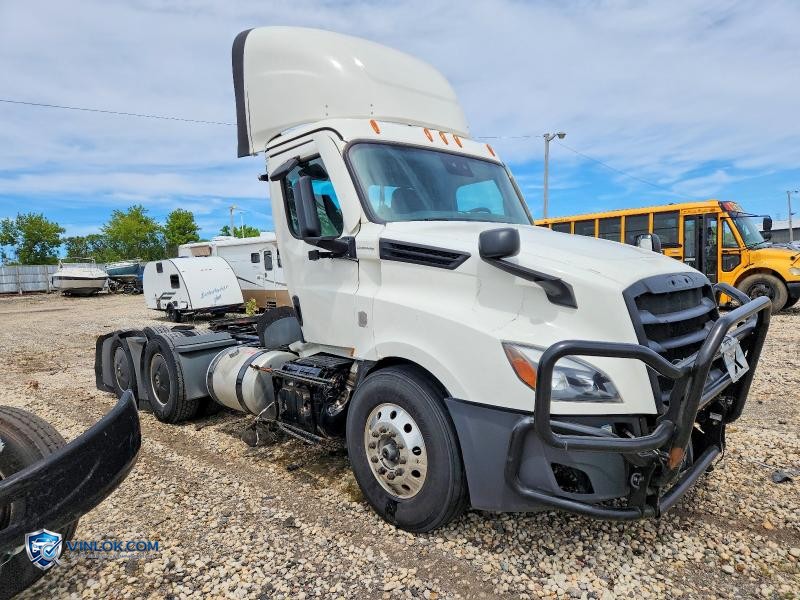 2025 FREIGHTLINER CASCADIA 126 SEMI TRUCK – Lot 54720076 auction photo