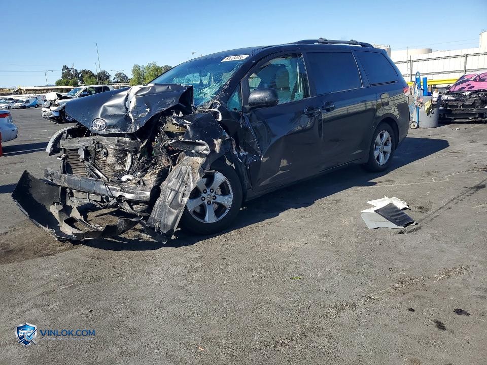 2012 TOYOTA SIENNA LE – Lot 54724836 auction photo