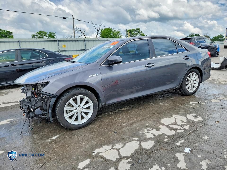 2013 TOYOTA CAMRY HYBRID XLE – Lot 54772006 auction photo