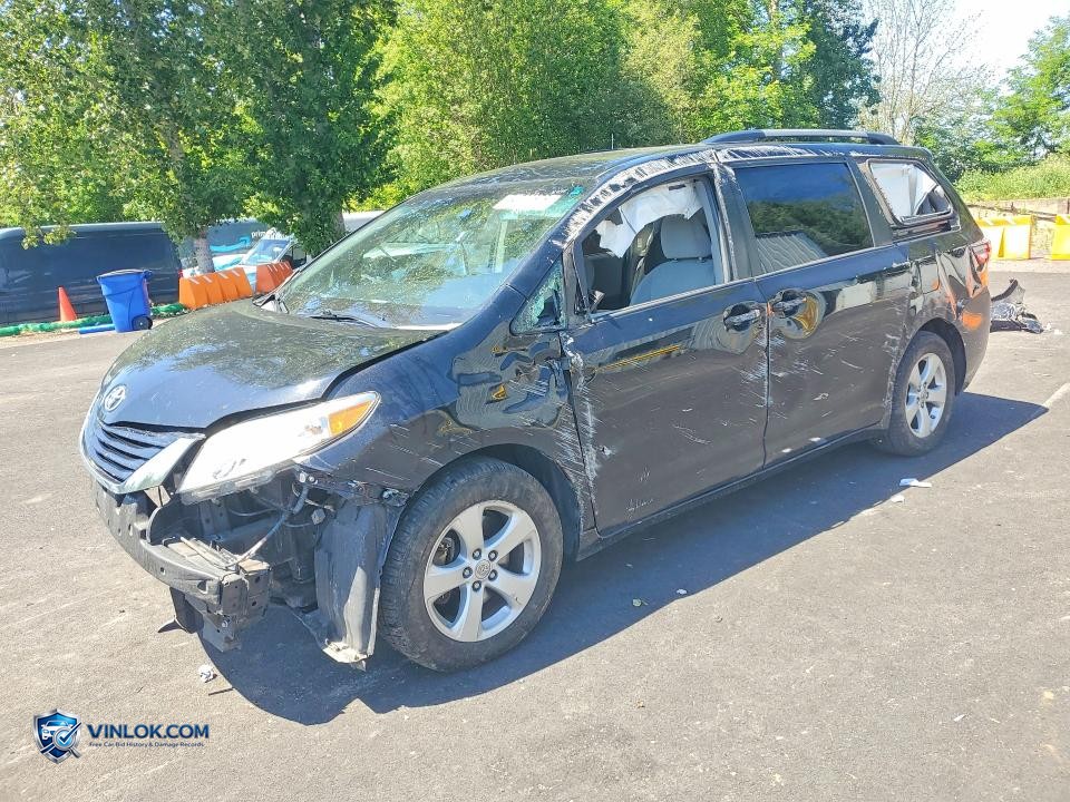 2015 TOYOTA SIENNA LE – Lot 54773576 auction photo