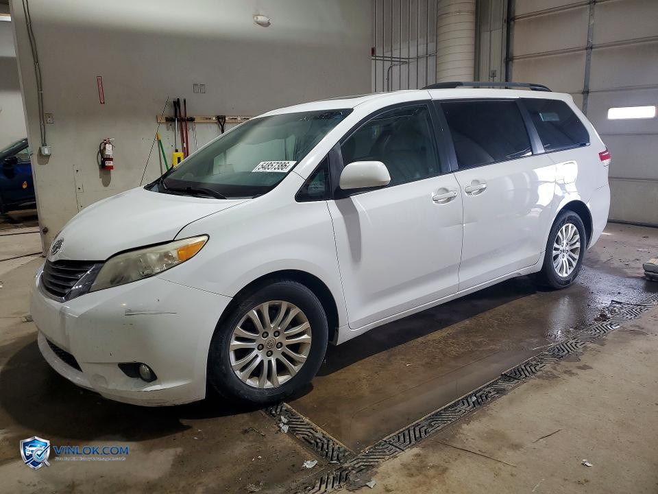 2013 TOYOTA SIENNA XLE 8-PASSENGER – Lot 54857386 auction photo