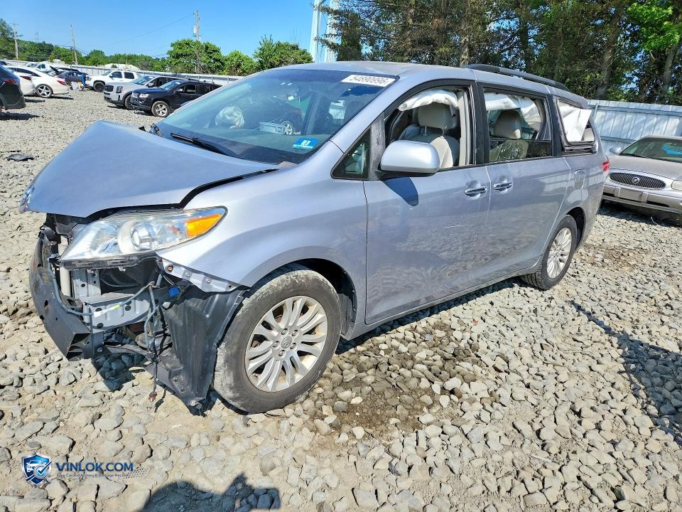 2012 TOYOTA SIENNA XLE 8-PASSENGER – Lot 54890996 auction photo