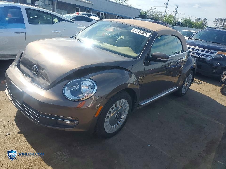 2015 VOLKSWAGEN BEETLE 1.8T – Lot 54997586 auction photo