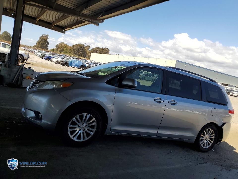 2011 TOYOTA SIENNA XLE 8-PASSENGER – Lot 55087556 auction photo