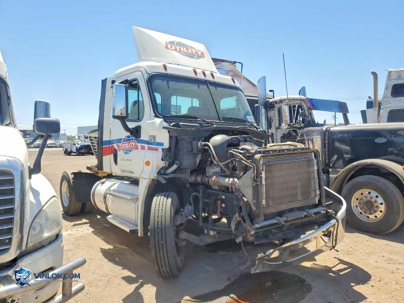 2017 FREIGHTLINER CASCADIA 125 SEMI TRUCK – Lot 55160116 auction photo