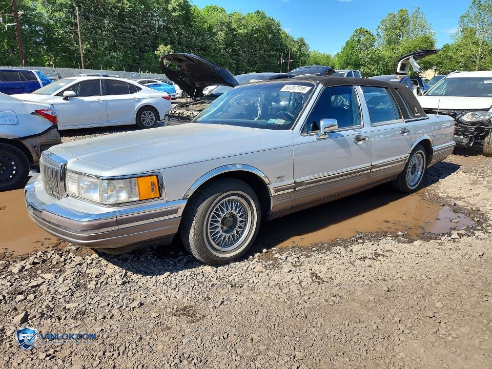 1990 LINCOLN TOWN CAR SIGNATURE – Lot 55207716 auction photo