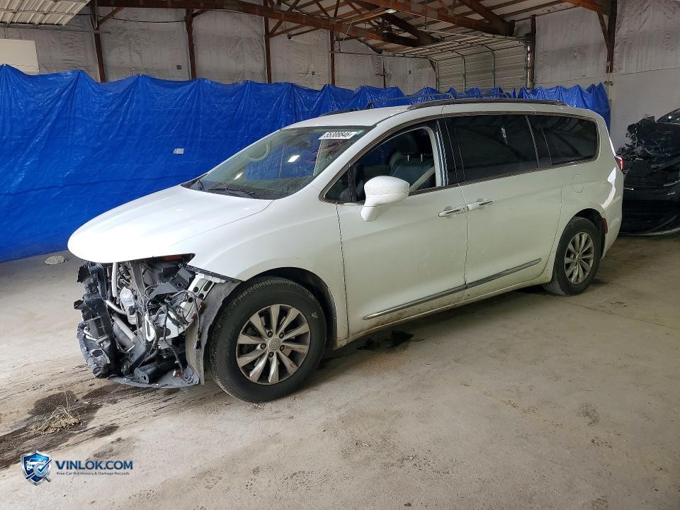 2019 CHRYSLER PACIFICA TOURING L – Lot 55308846 auction photo