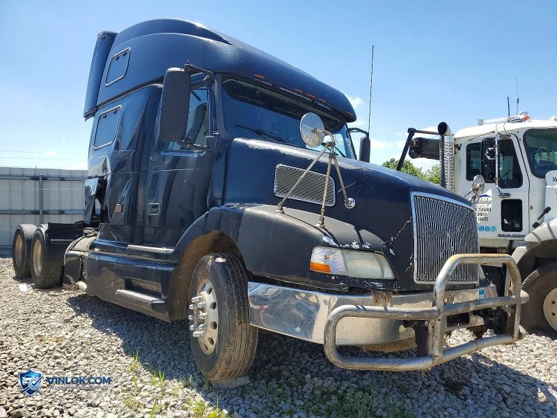 2000 VOLVO VNL SEMI TRUCK – Lot 55330276 auction photo
