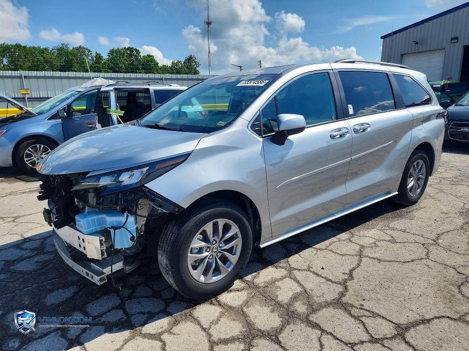 2025 TOYOTA SIENNA XLE 8-PASSENGER – Lot 55374586 auction photo