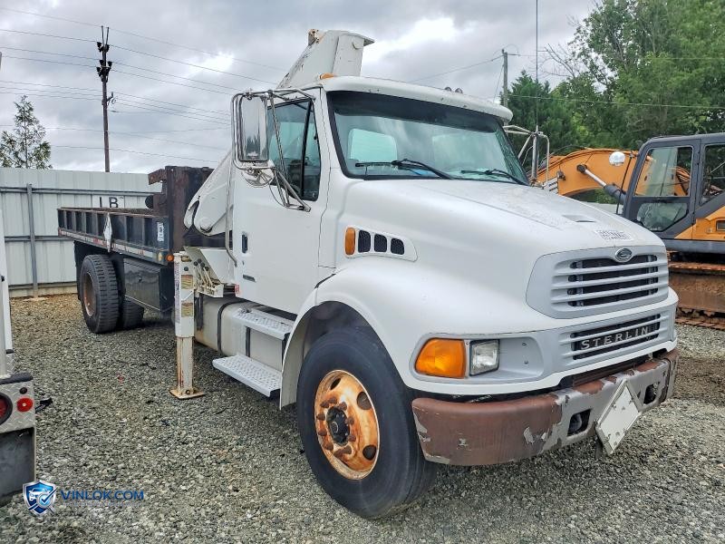 2004 STERLING ACTERRA CRANE TRUCK – Lot 55447226 auction photo