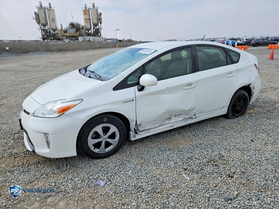 2014 TOYOTA PRIUS THREE – Lot 55450976 auction photo