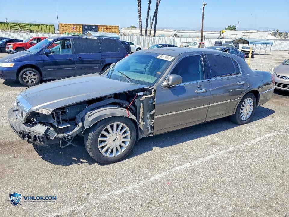 2004 LINCOLN TOWN CAR ULTIMATE – Lot 55579666 auction photo