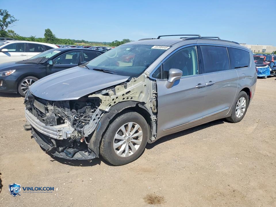 2017 CHRYSLER PACIFICA TOURING L – Lot 55706446 auction photo