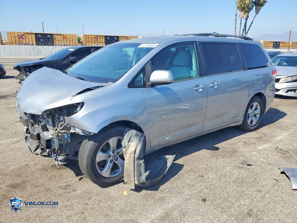 2012 TOYOTA SIENNA LE – Lot 55780686 auction photo