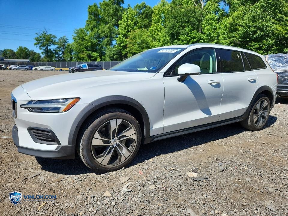 2020 VOLVO V60 CROSS COUNTRY T5 MOMENTUM – Lot 55792026 auction photo