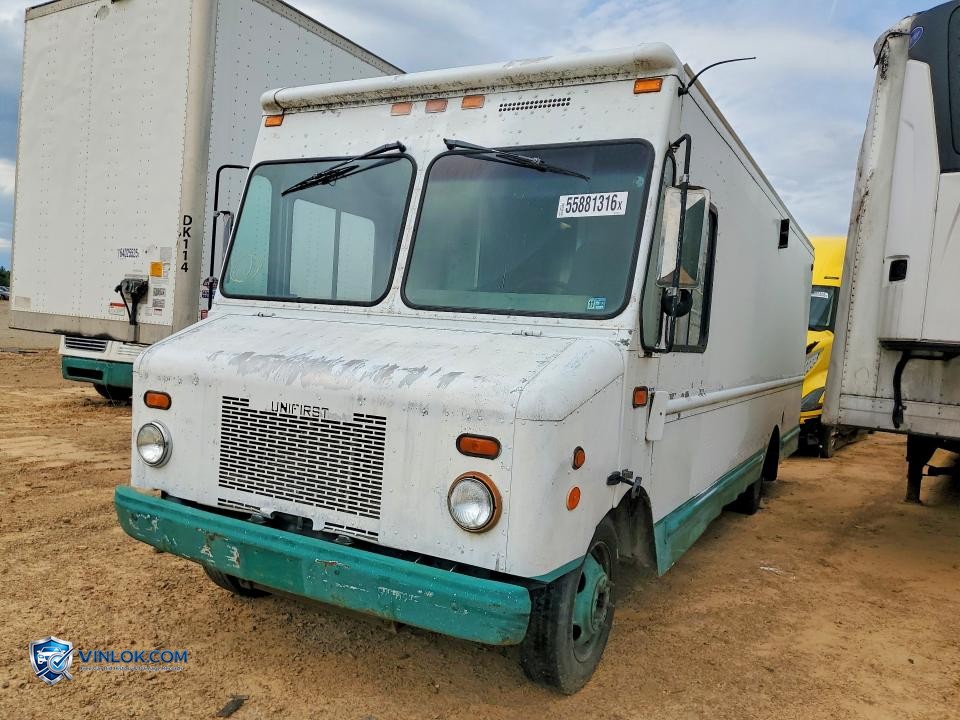 2004 WORKHORSE P42 DELIVERY TRUCK – Lot 55881316 auction photo