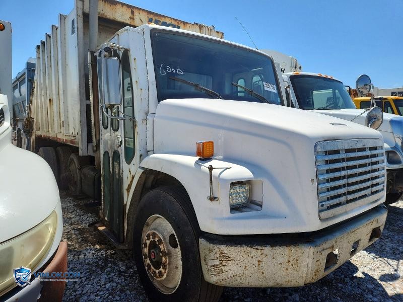 1997 FREIGHTLINER FL70 REFUSE TRUCK – Lot 55907956 auction photo