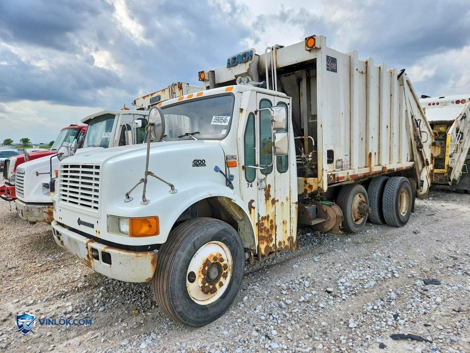 1998 INTERNATIONAL 4900 REFUSE TRUCK – Lot 55908546 auction photo