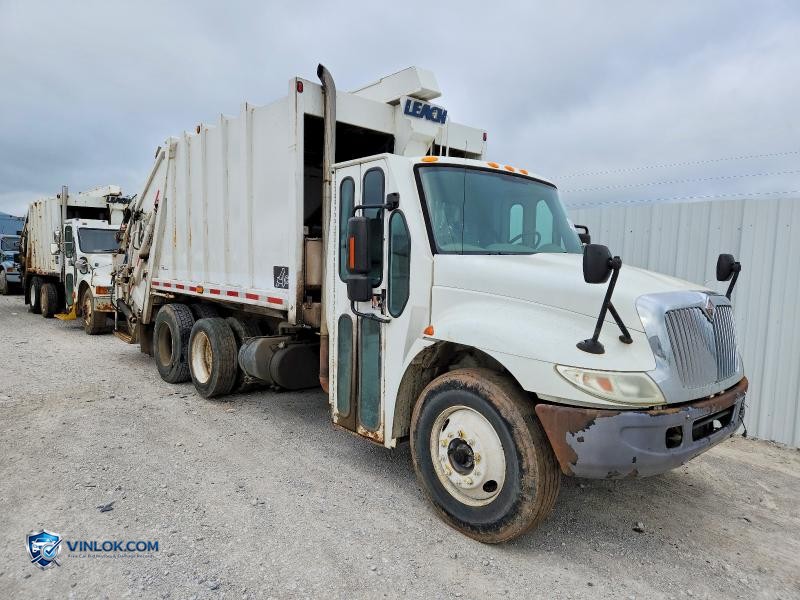 2004 INTERNATIONAL 4400 REFUSE TRUCK – Lot 55914896 auction photo