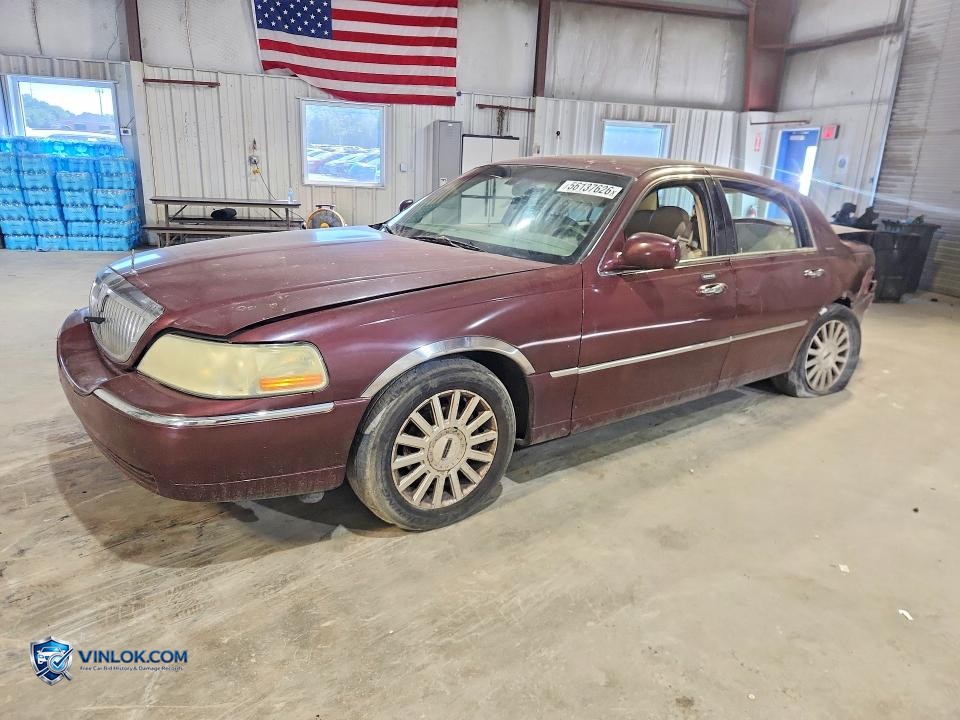2004 LINCOLN TOWN CAR EXECUTIVE – Lot 56137626 auction photo