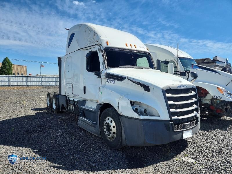 2022 FREIGHTLINER CASCADIA 126 SEMI TRUCK – Lot 56141716 auction photo