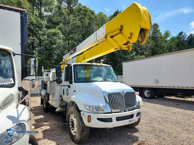 2015 INTERNATIONAL 4300 BUCKET TRUCK – Lot 56602216 auction photo