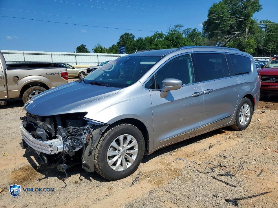 2019 CHRYSLER PACIFICA TOURING L – Lot 56613086 auction photo