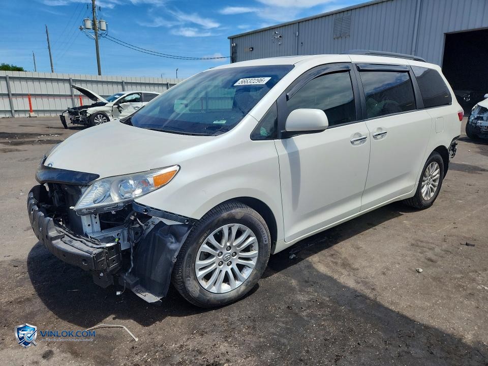 2017 TOYOTA SIENNA XLE 8-PASSENGER – Lot 56632296 auction photo