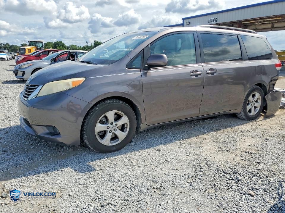 2014 TOYOTA SIENNA LE – Lot 56639266 auction photo