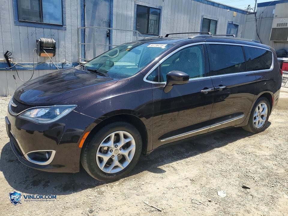 2017 CHRYSLER PACIFICA TOURING L – Lot 56736416 auction photo