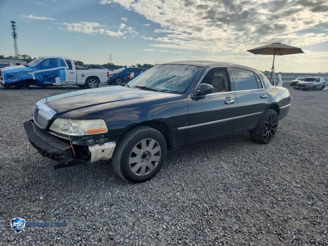 2003 LINCOLN TOWN CAR CARTIER – Lot 56777736 auction photo
