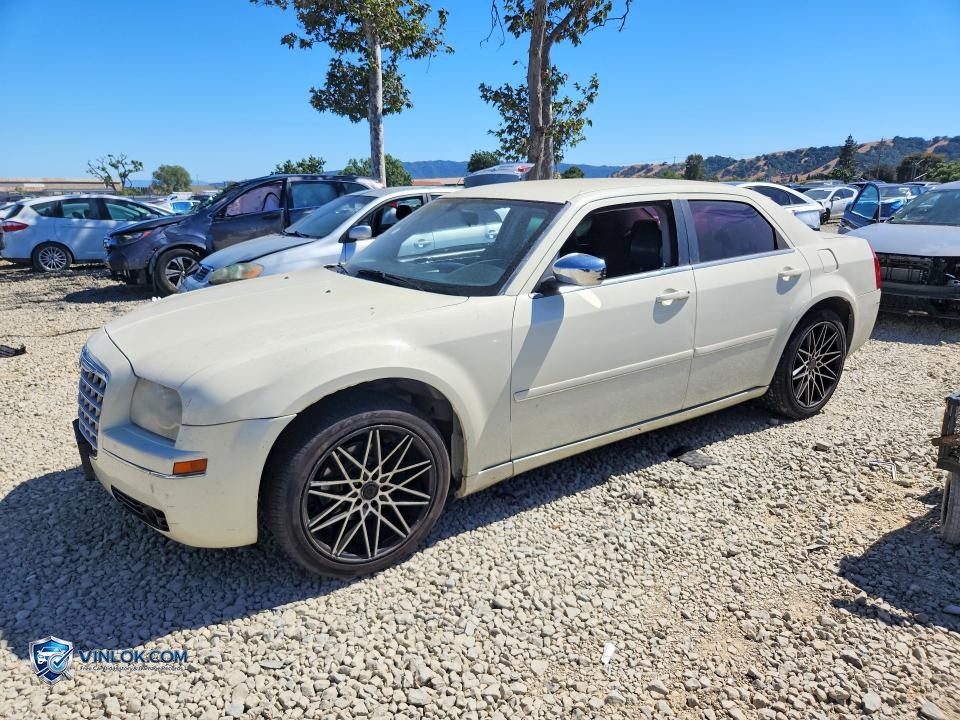 2005 CHRYSLER 300 TOURING – Lot 56832846 auction photo