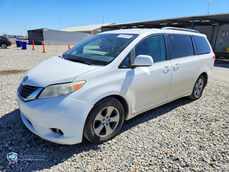 2013 TOYOTA SIENNA LE – Lot 56875656 auction photo
