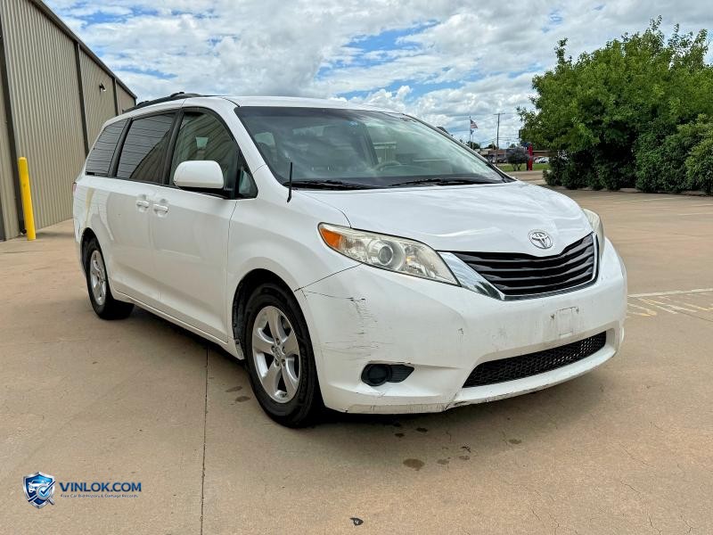 2014 TOYOTA SIENNA LE – Lot 56883206 auction photo
