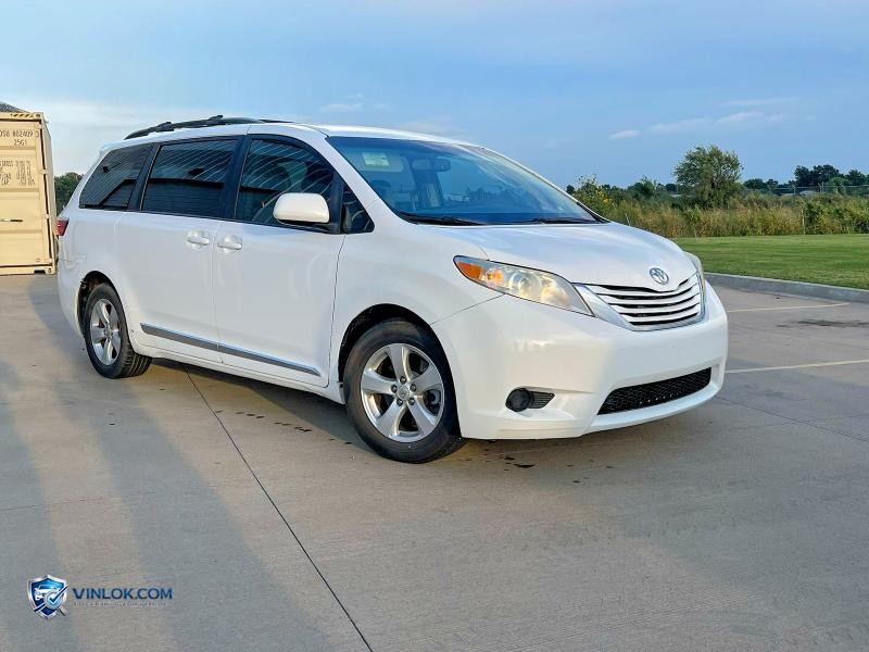2015 TOYOTA SIENNA LE – Lot 56891746 auction photo