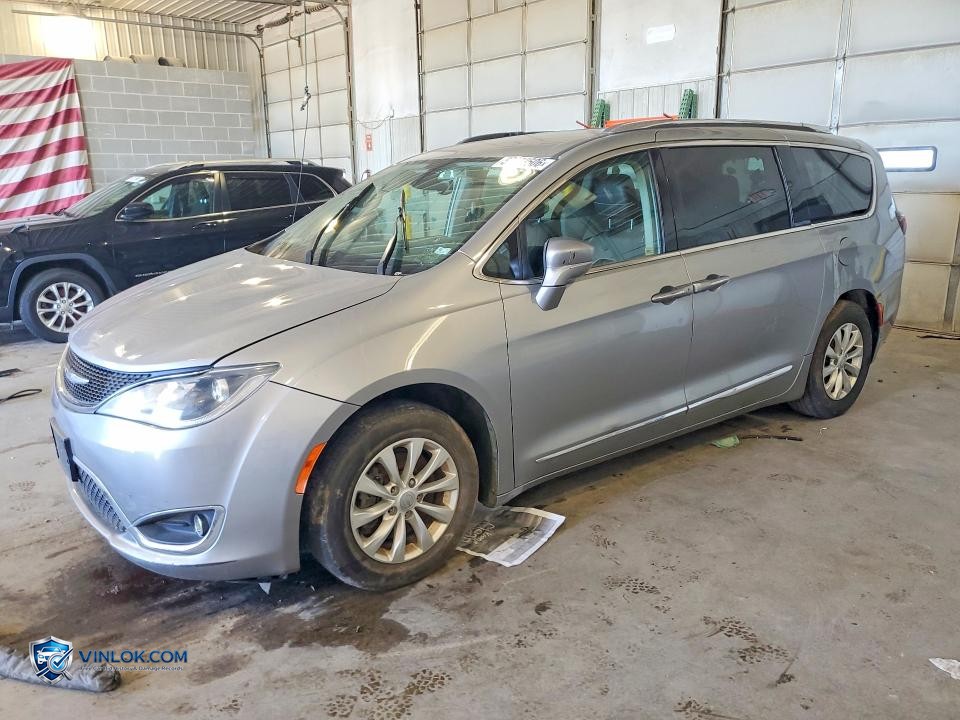 2018 CHRYSLER PACIFICA TOURING L – Lot 57073506 auction photo