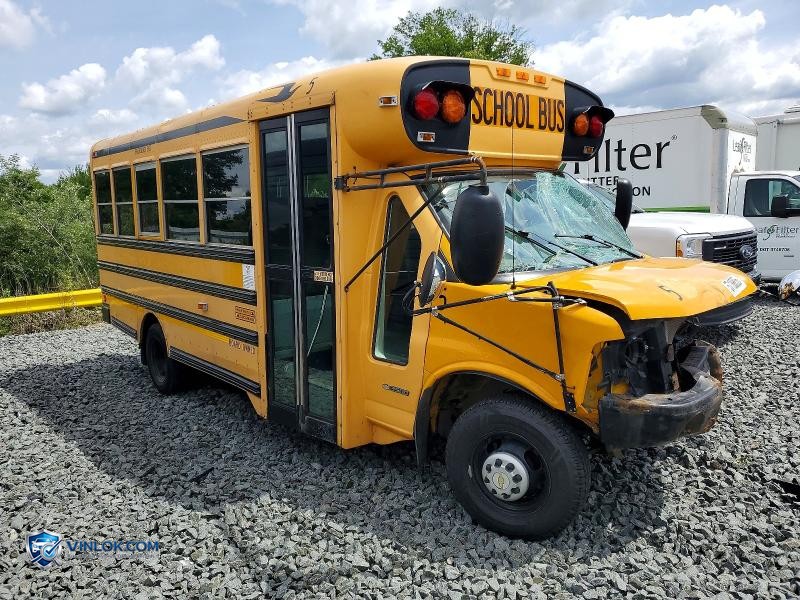 2006 CHEVROLET EXPRESS SHUTTLE BUS – Lot 57188836 auction photo
