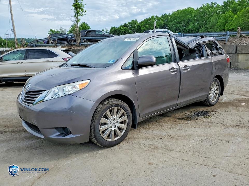 2015 TOYOTA SIENNA LE – Lot 57293596 auction photo