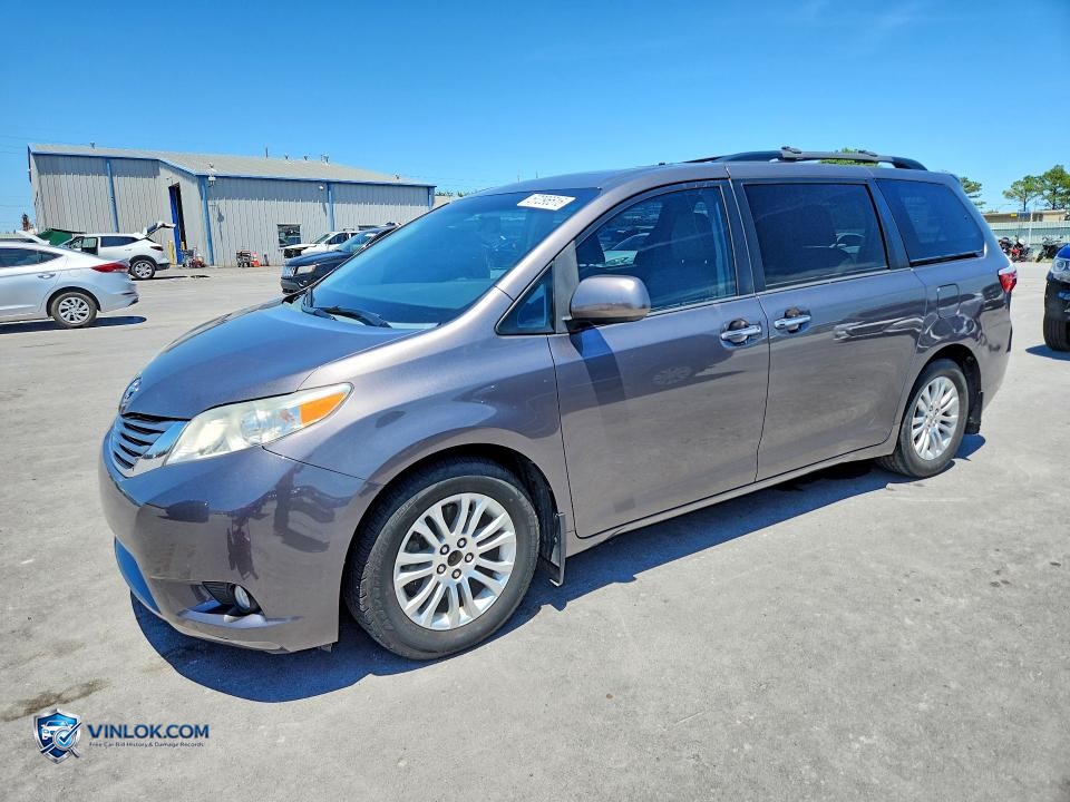 2015 TOYOTA SIENNA XLE 8-PASSENGER – Lot 57296516 auction photo