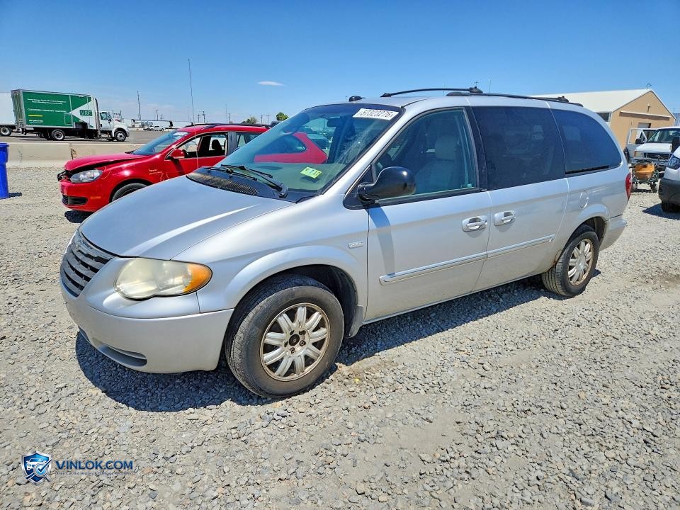 2005 CHRYSLER TOWN & COUNTRY TOURING – Lot 57323276 auction photo