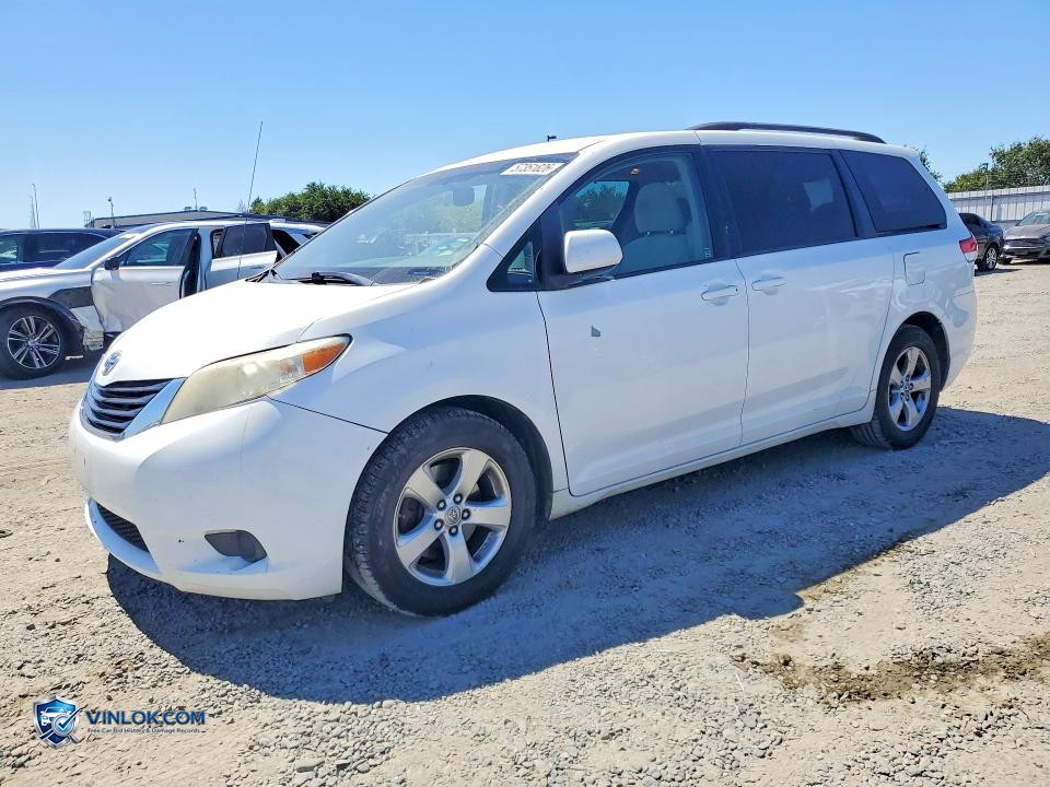 2014 TOYOTA SIENNA LE – Lot 57351826 auction photo