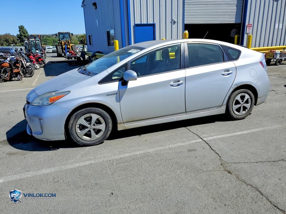 2015 TOYOTA PRIUS THREE – Lot 57427776 auction photo