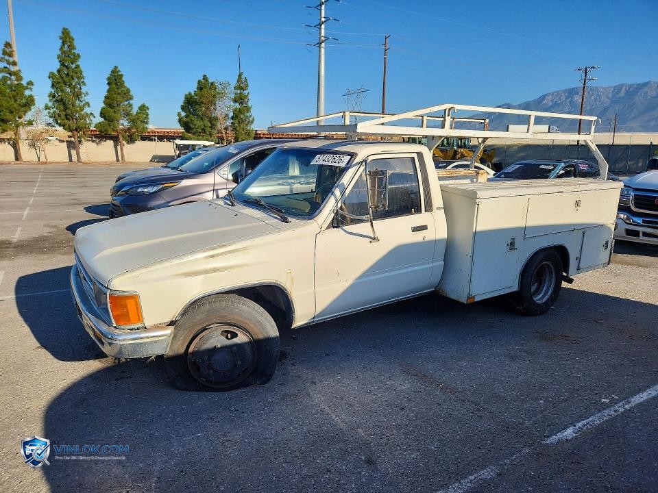 1987 TOYOTA PICKUP CAB CHASSIS RN55 – Lot 57432626 auction photo