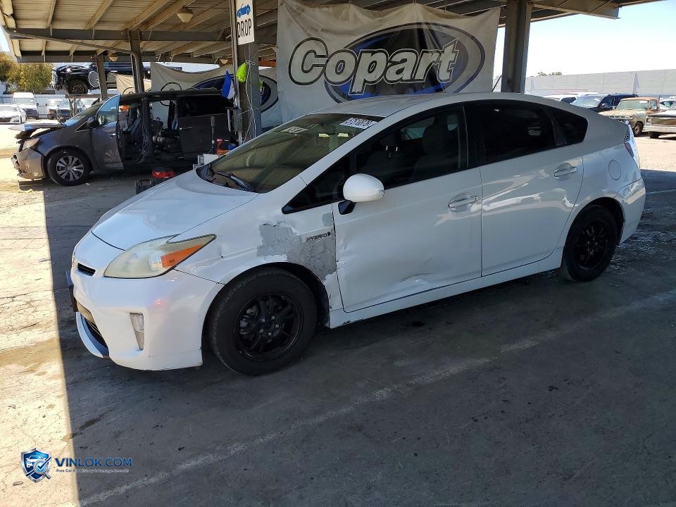 2013 TOYOTA PRIUS THREE – Lot 57510876 auction photo