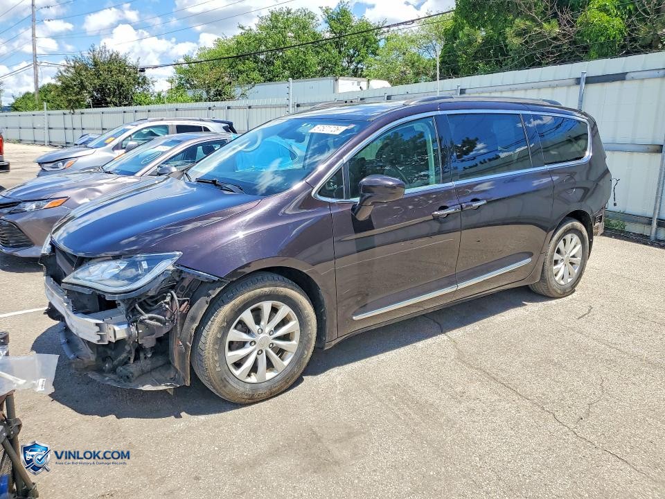 2017 CHRYSLER PACIFICA TOURING L – Lot 57521726 auction photo