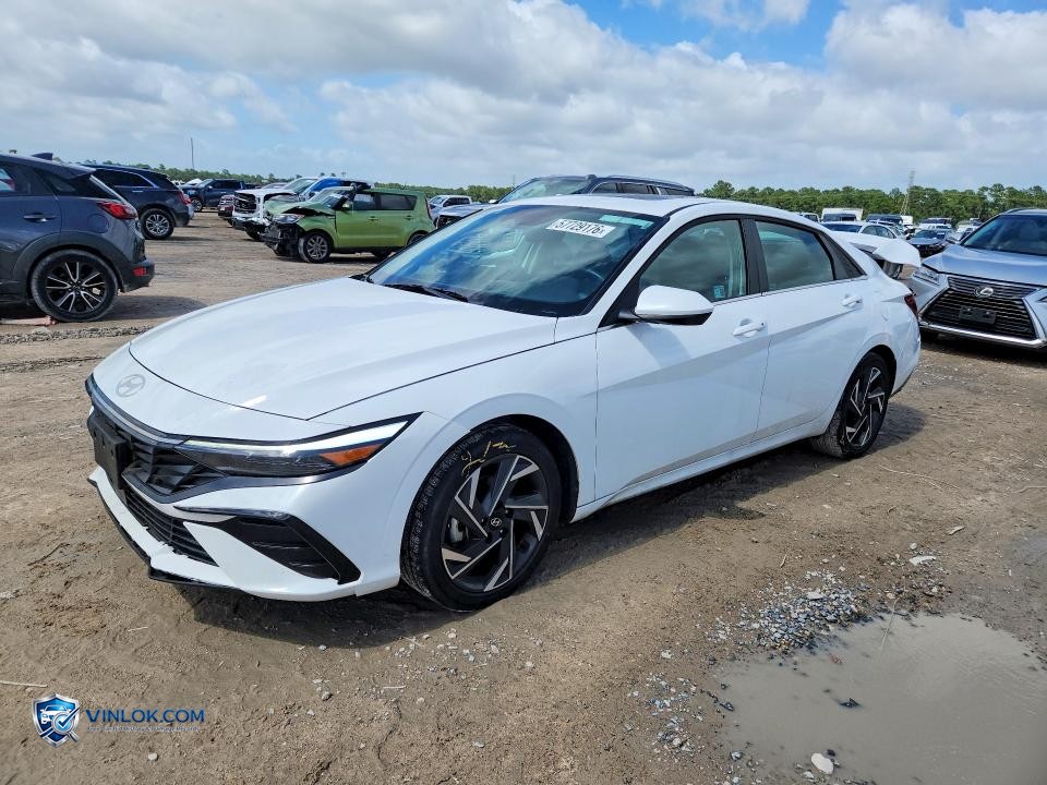 2025 HYUNDAI ELANTRA SEL – Lot 57729176 auction photo