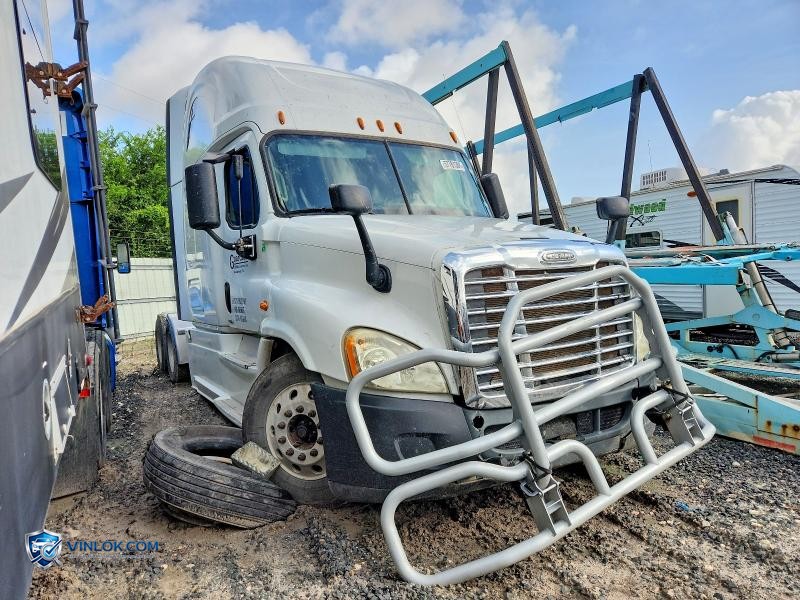 2015 FREIGHTLINER CASCADIA SEMI TRUCK – Lot 57781386 auction photo
