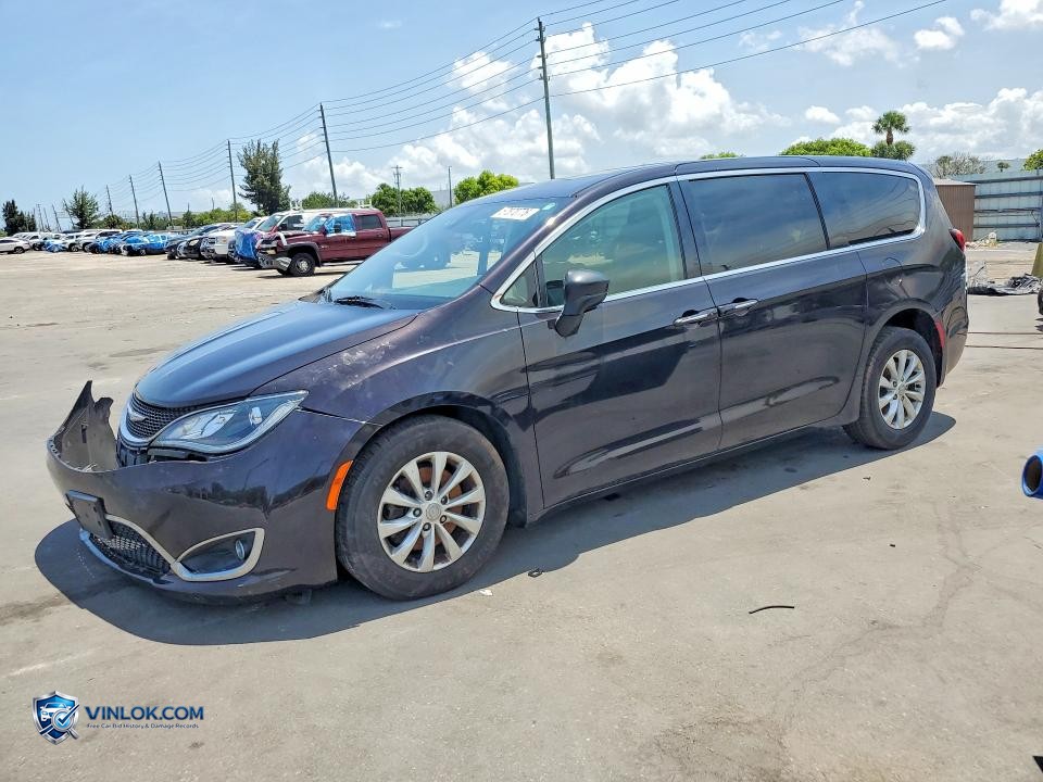 2018 CHRYSLER PACIFICA TOURING PLUS – Lot 57870776 auction photo