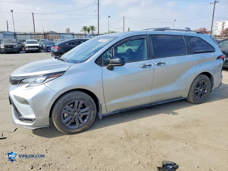 2025 TOYOTA SIENNA XSE – Lot 57943936 auction photo